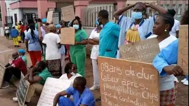 Le personnel en grève au CURY