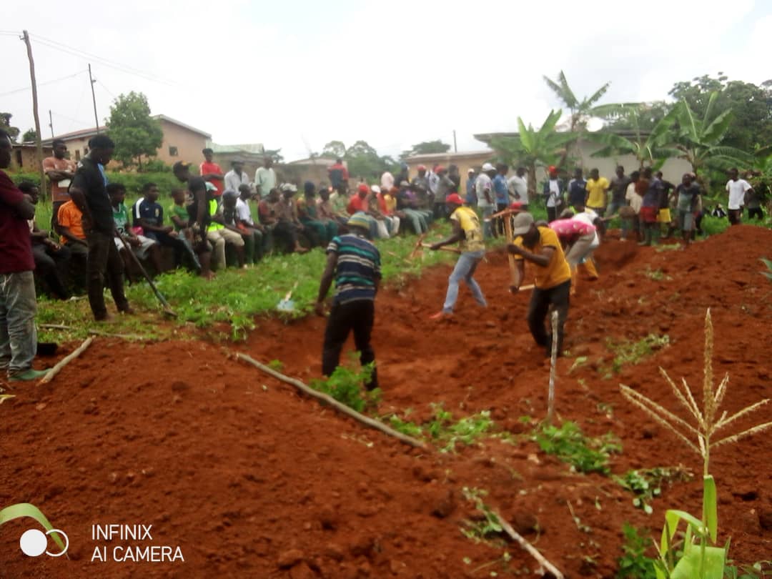 Le village Ngock prépare l’inhumation des corps