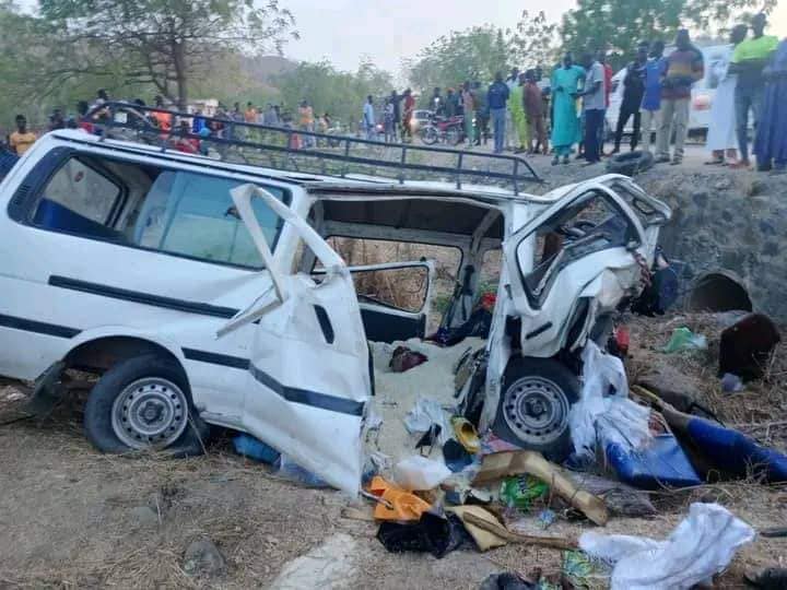 12 personnes tuées dans un accident de la circulation