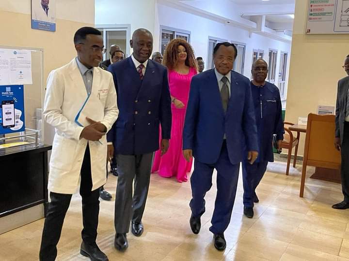 Paul Biya à l’hôpital d’Ophtalmologie d’Oback