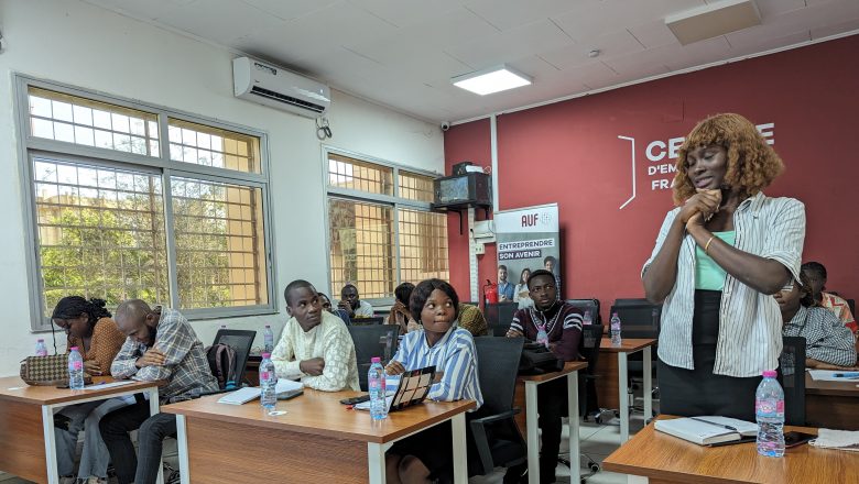 Des étudiants suivent un programme d’employabilité à Douala