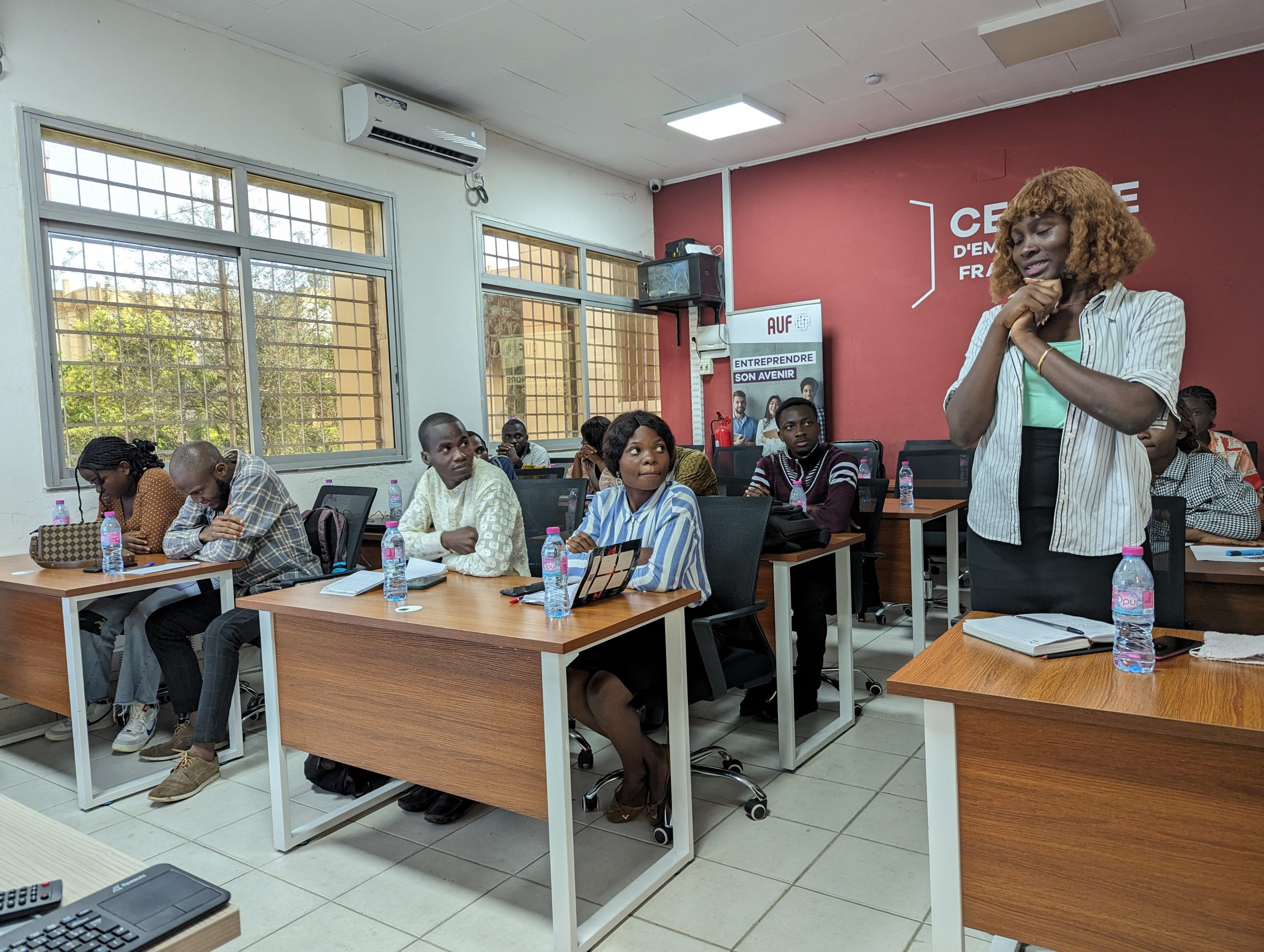 Des étudiants suivent un programme d’employabilité à Douala